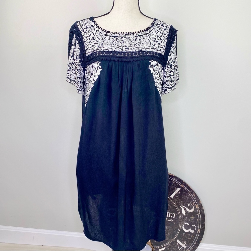 Anthropologie Cleobella Black white embroidered short sleeve a dress size S